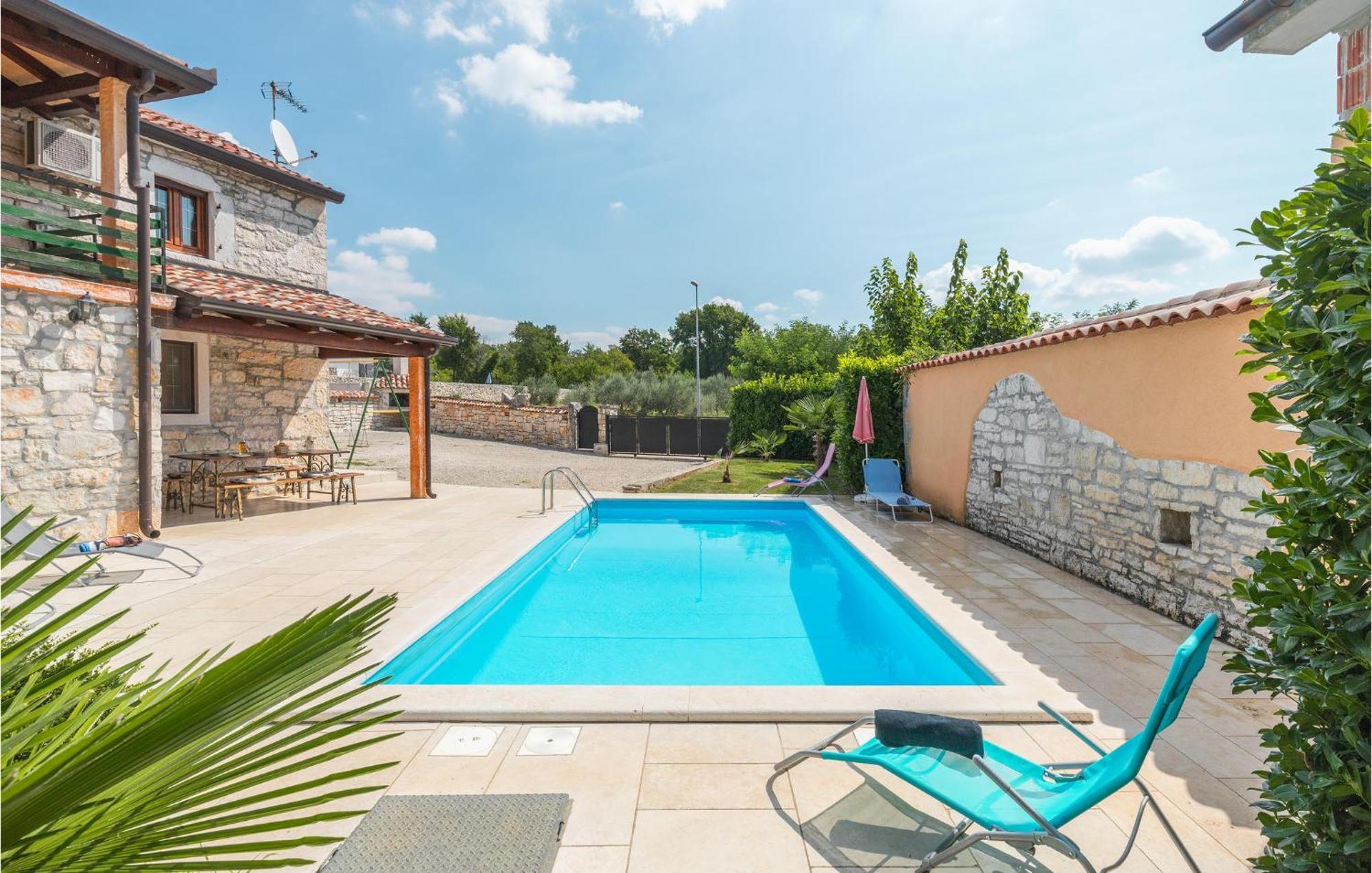 Lovely Home In Visnjan With Outdoor Swimming Pool ภายนอก รูปภาพ