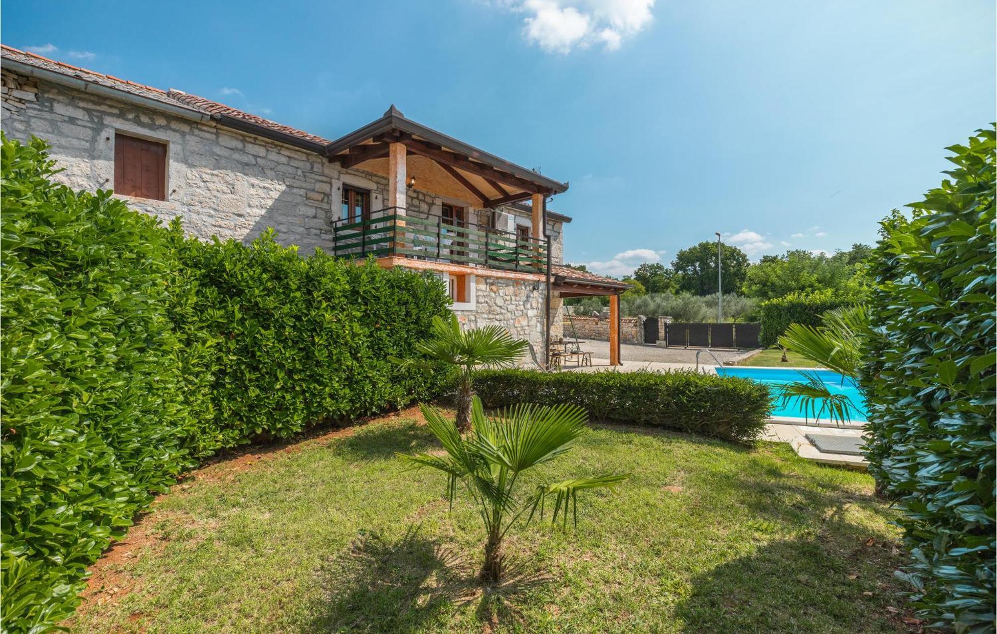 Lovely Home In Visnjan With Outdoor Swimming Pool ภายนอก รูปภาพ
