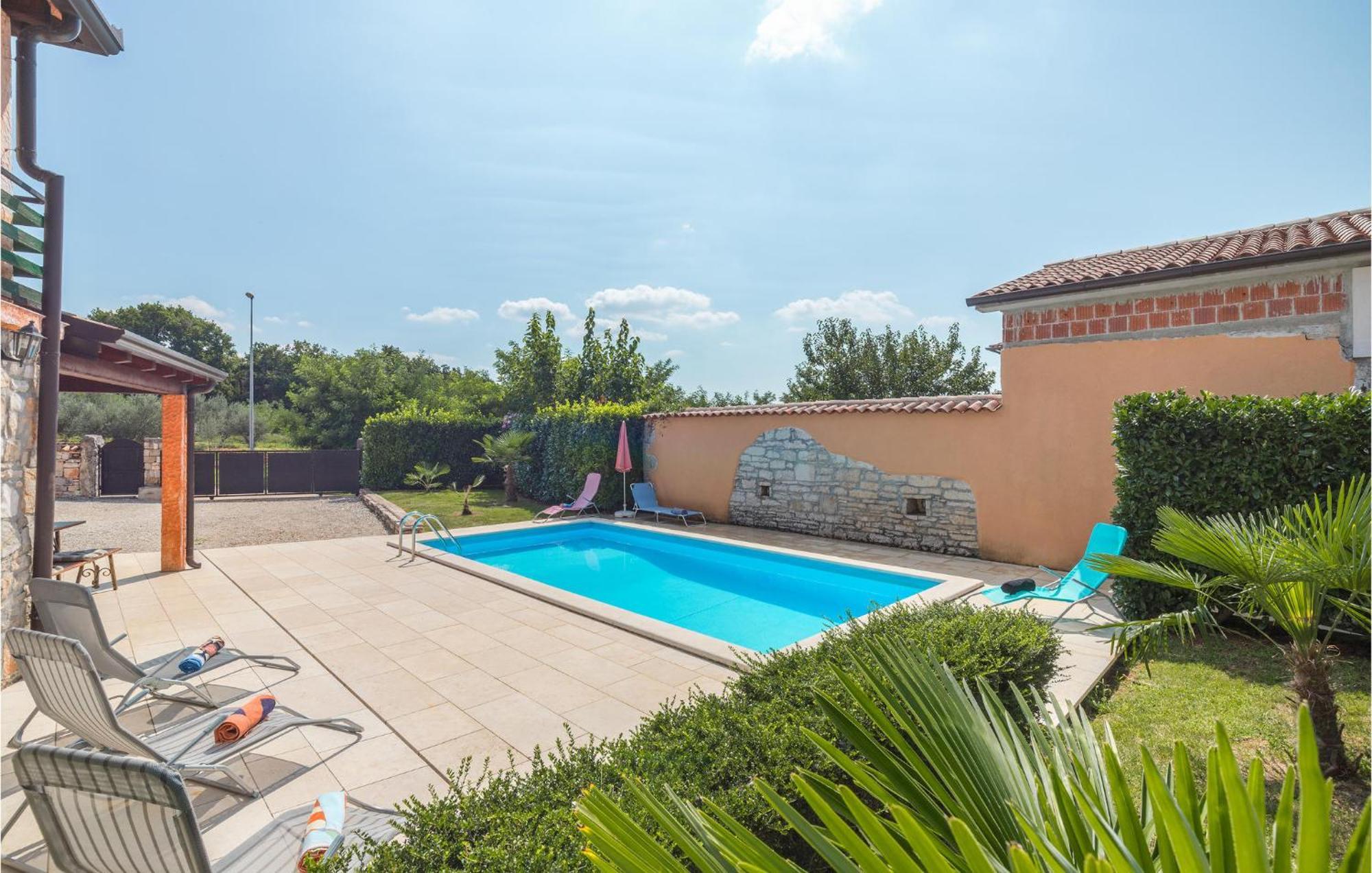 Lovely Home In Visnjan With Outdoor Swimming Pool ภายนอก รูปภาพ