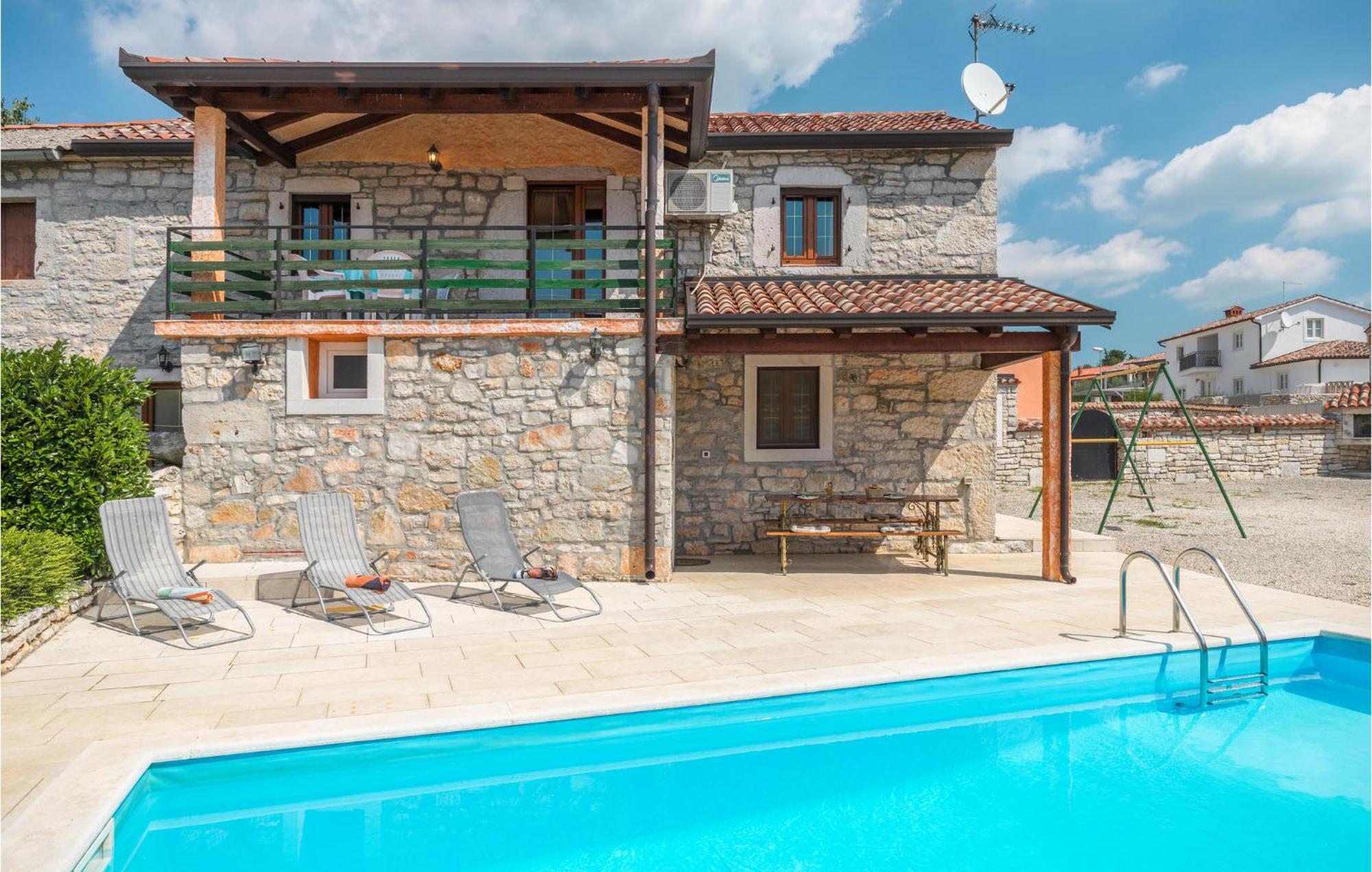 Lovely Home In Visnjan With Outdoor Swimming Pool ภายนอก รูปภาพ