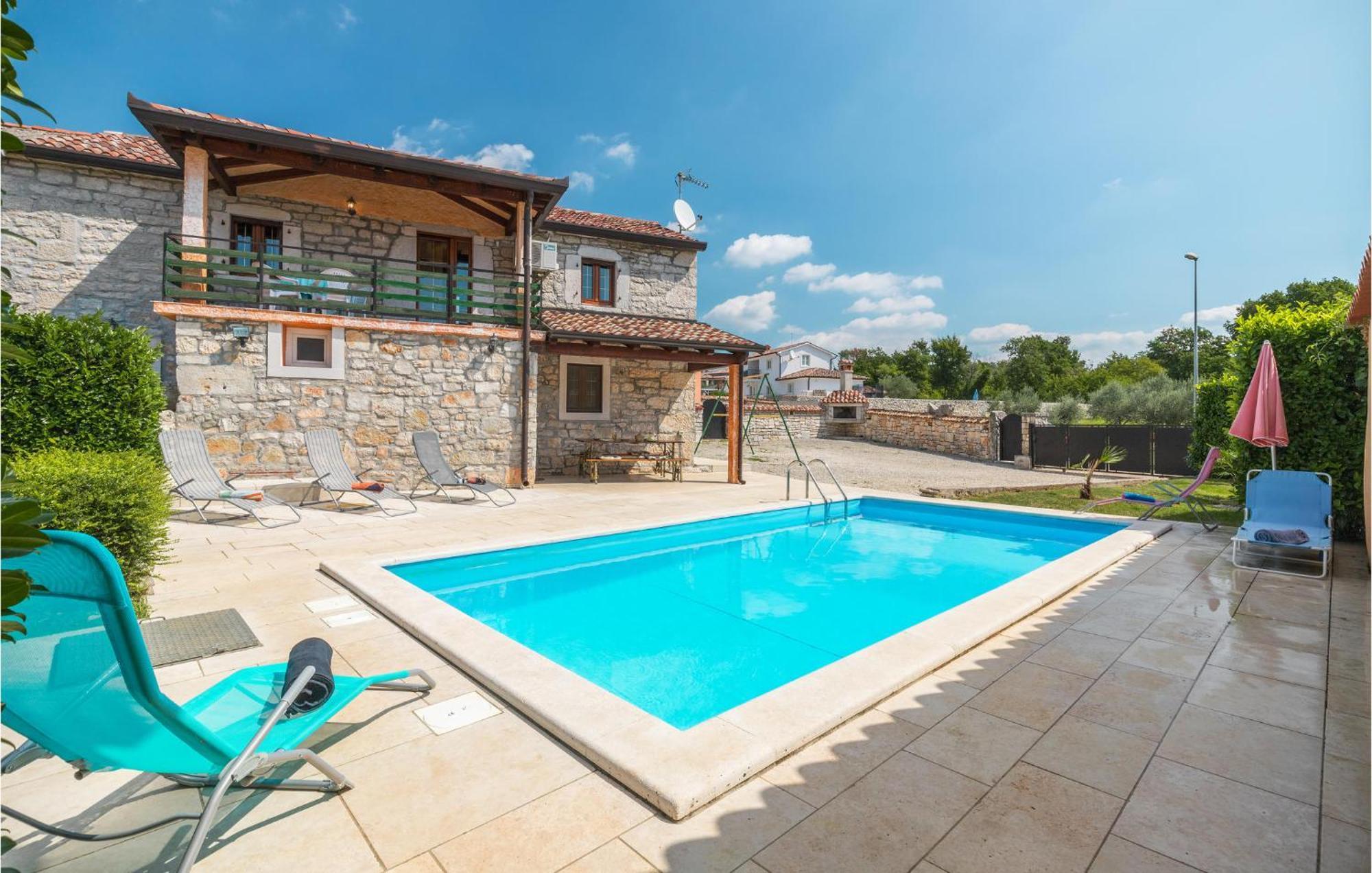 Lovely Home In Visnjan With Outdoor Swimming Pool ภายนอก รูปภาพ